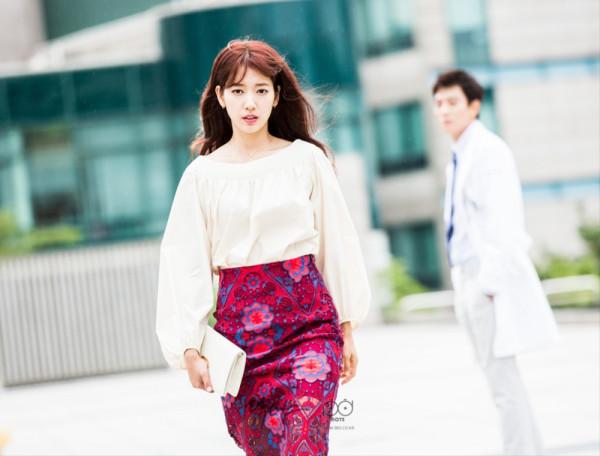 熱門劇韓國女星樸信惠,平時的穿衣又是怎樣穿的呢?值得我們借鑑 熱門劇韓國女星樸信惠,平時的穿衣又是怎樣穿的呢?值得我們借鑑