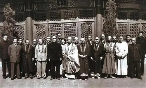 1949年開國大典,一僧一道登上天安門城樓,他們是誰?有何貢獻? 1949年開國大典,一僧一道登上天安門城樓,他們是誰?有何貢獻?