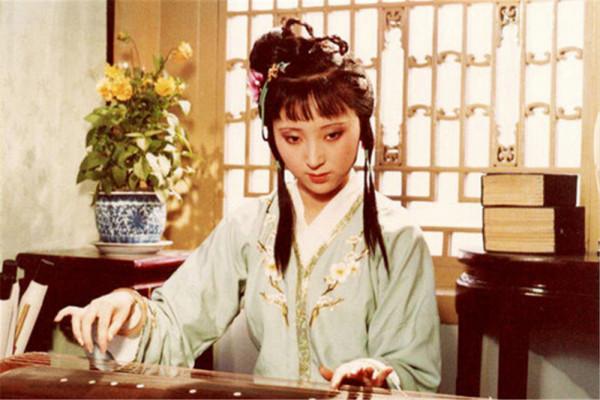 林黛玉進賈府僅僅是謹小慎微嗎？她和王夫人首次對話就鋒芒畢露