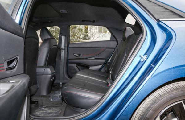 無奈預算且不甘於平庸,那就看看伊蘭特1.4T的新增入門精英版車型 無奈預算且不甘於平庸,那就看看伊蘭特1.4T的新增入門精英版車型