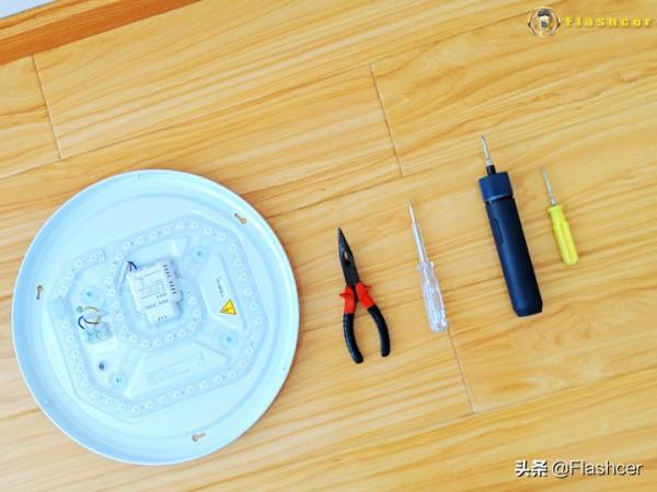 三擋色溫調節，外觀小巧輕薄：Yeelight LED吸頂燈A2101C400 體驗