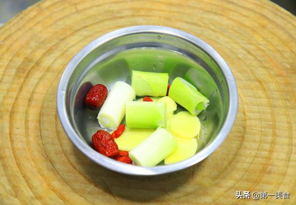 蘿蔔燉排骨這樣做才清淡，無需大料，配料簡單味道香，家人都愛喝