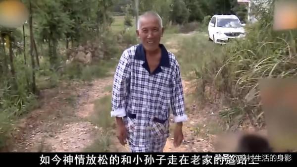 他年輕時拋家棄子，年老後一身病痛，卻找上了三十年沒聯絡的兒子