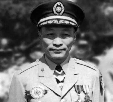 皖南事變罪魁禍首&comma;潛伏毛主席身邊的特務&comma;竟因一支菸被毛主席識破