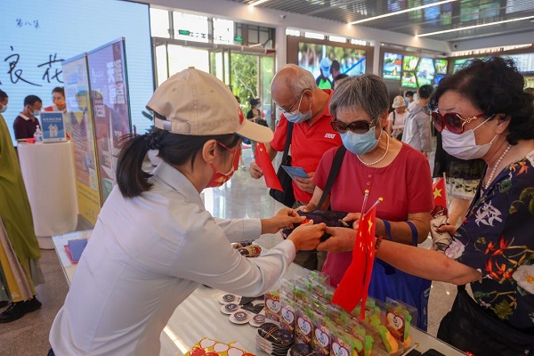 迎國慶！天涯海角舉辦“我愛你中國”歌舞快閃活動