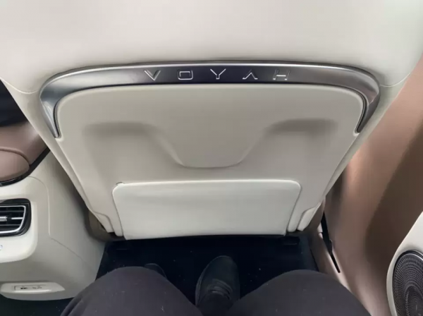 材料工程師體驗嵐圖FREE試裝車：主體已成形，細節再推敲