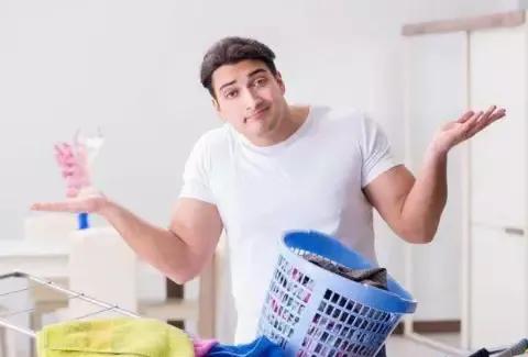 洗衣服“忘記掏出”衛生紙？教你簡單一招，教你輕鬆去除碎紙屑