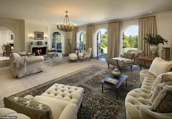 哈里王子豪宅曝光!只因億萬富翁鄰居在賣房 哈里王子豪宅曝光!只因億萬富翁鄰居在賣房