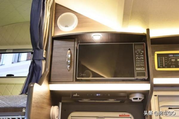 6座雙臥獨立淋浴房車,獨特佈局加大生活區,適合一家人長途旅行 6座雙臥獨立淋浴房車,獨特佈局加大生活區,適合一家人長途旅行