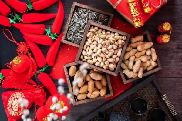 買年貨，不管有錢沒錢，這7種零食多買一些，招待客人好吃有面子