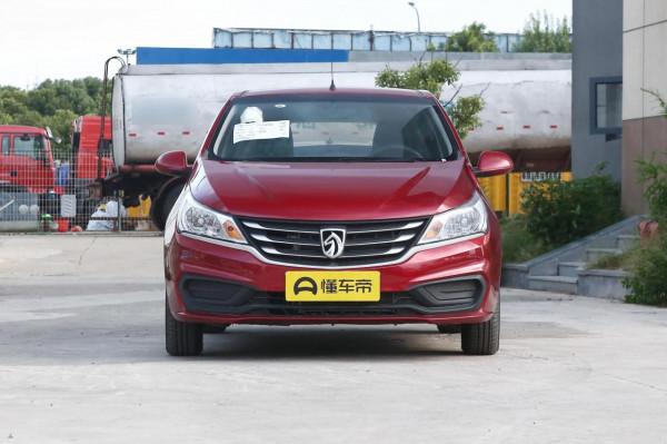 寶駿310：外觀小巧時尚，搭載1&period;2L&plus;5MT動力，百公里耗油5&period;1L