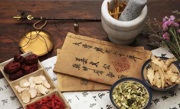 手腳常年冰涼，睡不著？可能是陽氣不足，中醫教你如何補回陽氣