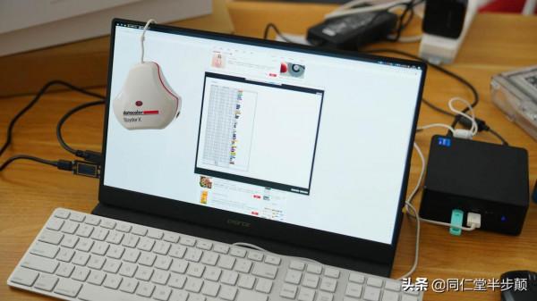 USB-C一線通 反向充電 4K高色準 OLED便攜屏：幻想的功能它都有了