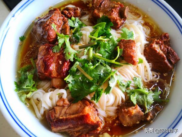 天冷了,最愛吃這碗麵,比炸醬麵和拉麵都好吃,做法簡單,太香了 天冷了,最愛吃這碗麵,比炸醬麵和拉麵都好吃,做法簡單,太香了