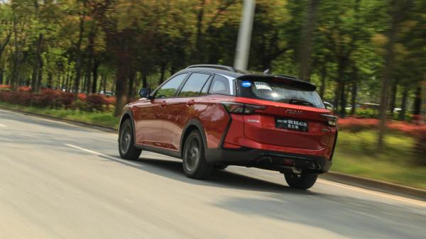 與標緻2008同平臺！頂配才10萬出頭的風神奕炫GS開起來怎麼樣？