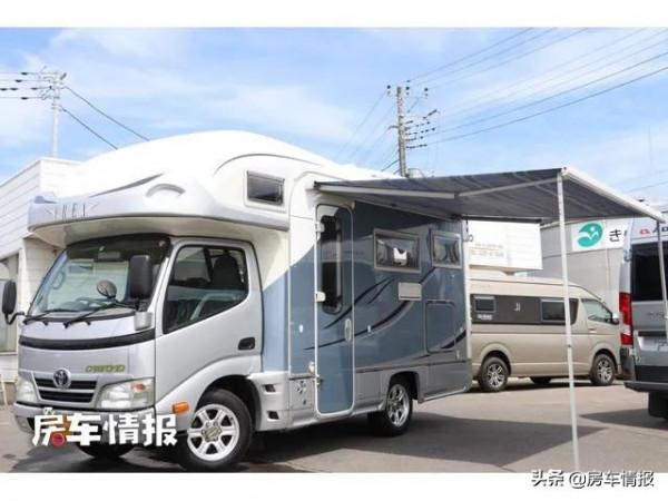 車長5米的豐田輕卡房車，配2.0T汽油動力駕駛靈活，4口人旅行剛好