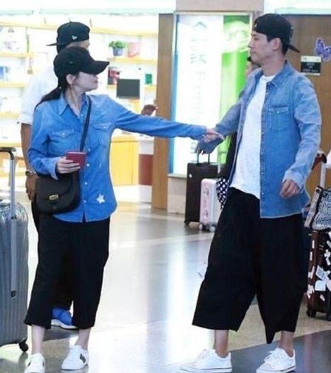 秋瓷炫兩口子穿情侶裝秀恩愛，戴棒球帽顯年輕，於曉光略顯油膩