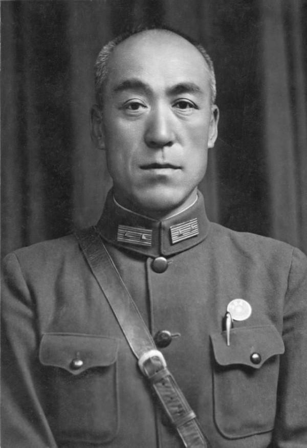 1962年，毛主席在天安門城樓走後又折回同一個人握手：你還好嗎？