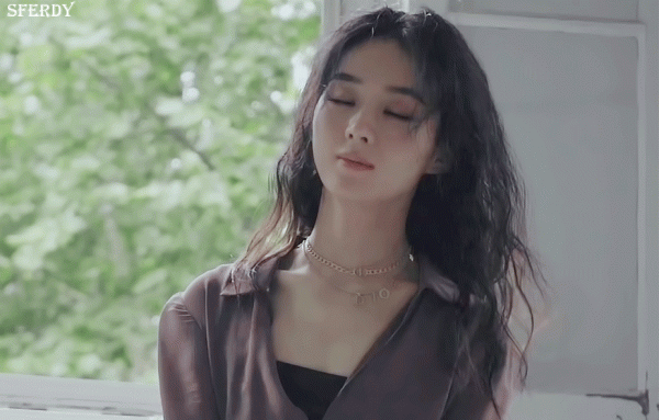 趙麗穎慵懶風，慵懶中透著無限的魅力，整個人都感覺在發光