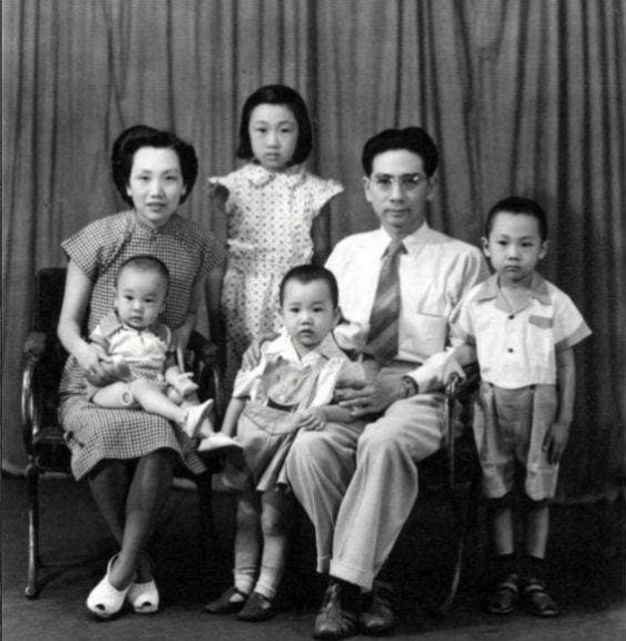 60年代周總理得知弟弟生病後,找到其單位領導:請你讓他提前退休 60年代周總理得知弟弟生病後,找到其單位領導:請你讓他提前退休