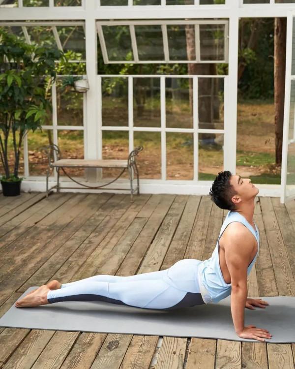 瑜伽的姿勢 瑜伽的姿勢