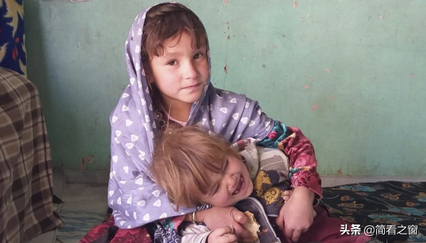 心酸!阿富汗9歲女童獲救,饑荒臨近,其父含淚低價賣給55歲老頭 心酸!阿富汗9歲女童獲救,饑荒臨近,其父含淚低價賣給55歲老頭