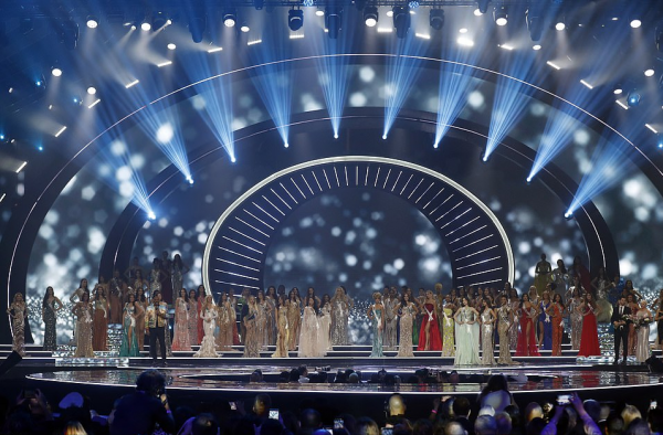 21歲印度美女獲“環球小姐”冠軍!穿水鑽裙戴鑽石皇冠,好驚豔啊 21歲印度美女獲“環球小姐”冠軍!穿水鑽裙戴鑽石皇冠,好驚豔啊