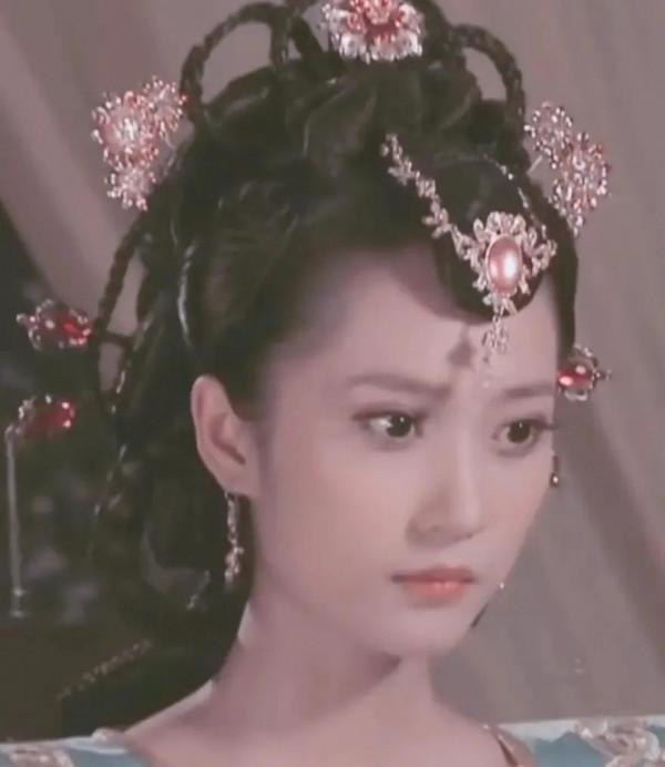 四位最經典的古典圓臉美女,古色古香,擁有最適合生活在古代的臉 四位最經典的古典圓臉美女,古色古香,擁有最適合生活在古代的臉