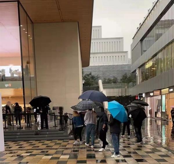 臥底手機黃牛群半月 揭秘日入萬元的行業機密 臥底手機黃牛群半月 揭秘日入萬元的行業機密