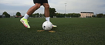 花式足球技巧之提拉身後起球