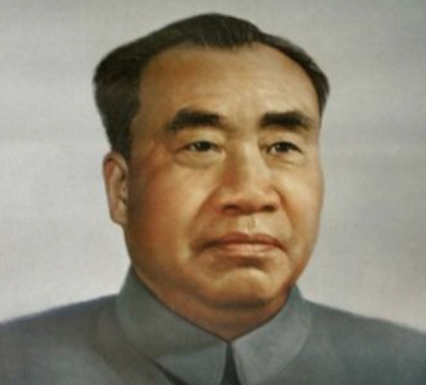 兒子撒謊說去當鐵匠，當兵20多年成司令，回家母親給了他一巴掌