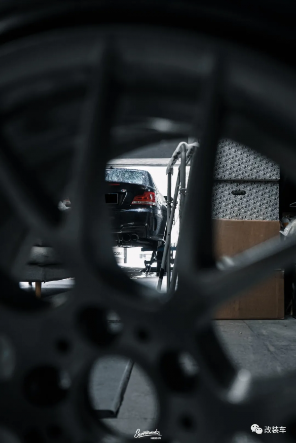 珍獸般的黑武士寶馬1M,開慣了500馬力本田S2000也不一定能駕馭 珍獸般的黑武士寶馬1M,開慣了500馬力本田S2000也不一定能駕馭