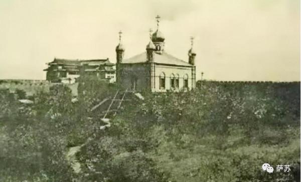 雅克薩之戰後，康熙俘虜了一支俄羅斯衛隊，後代至今仍在北京生活