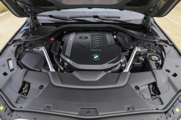 真正的旗艦D級車，軸距超3米2，動力強勁又豪華，實拍寶馬7系