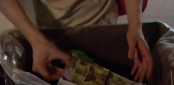 紐約高收入女子20年不買內衣，廁紙曬乾重複用：我要省錢