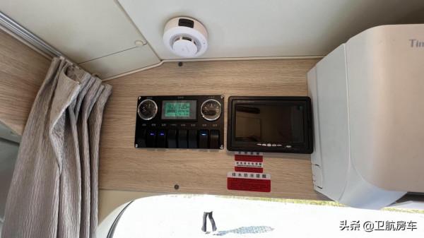 六座房車帶私人影院還有兩張雙人床