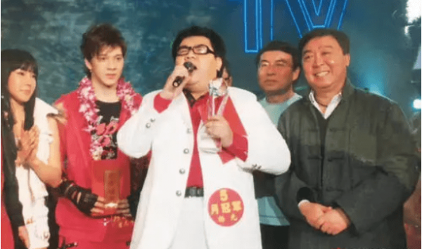 憑《星光大道》爆紅，39歲銷聲匿跡，盲人楊光究竟哪一步走錯了？