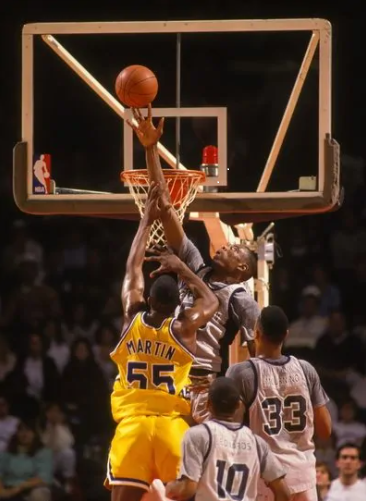 非洲大山，一指擎天——迪肯貝•穆託姆博