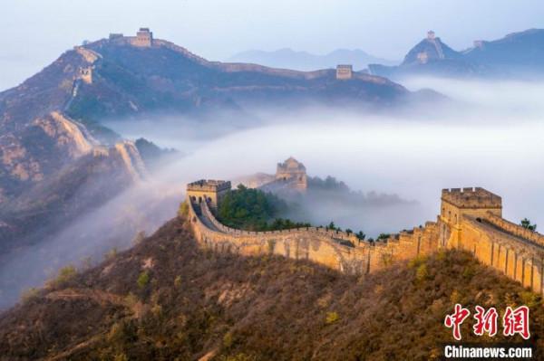 金山嶺長城現雲海奇觀