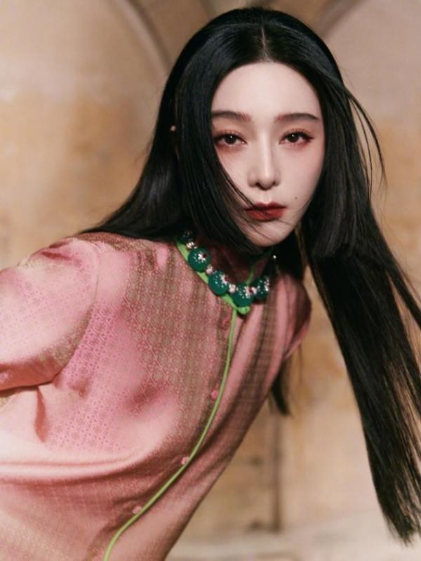 范冰冰剪新發型看秀,公主切配日系妝好怪異,臉白過頭像假人 范冰冰剪新發型看秀,公主切配日系妝好怪異,臉白過頭像假人