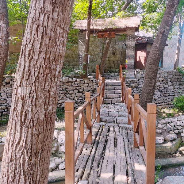 齊魯第一村朱家峪村，好好的古村，非要整個違和的仿古寨門