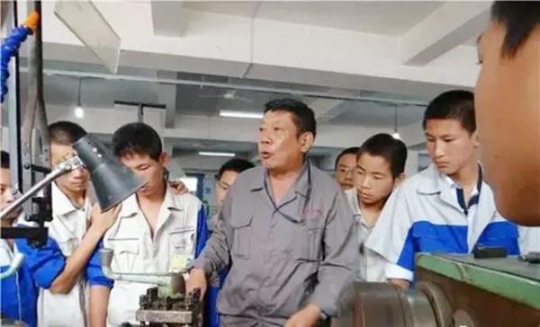 2008年，學霸周浩高考669分考入北大，3年後卻選擇讀技校，為何？