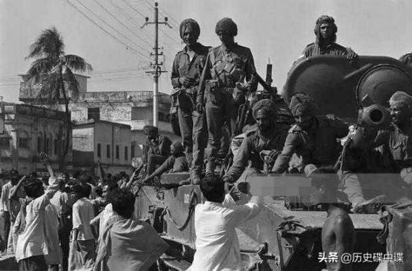 1965年，巴基斯坦被印度偷襲，面臨滅國危機！偉人出手輕鬆化解
