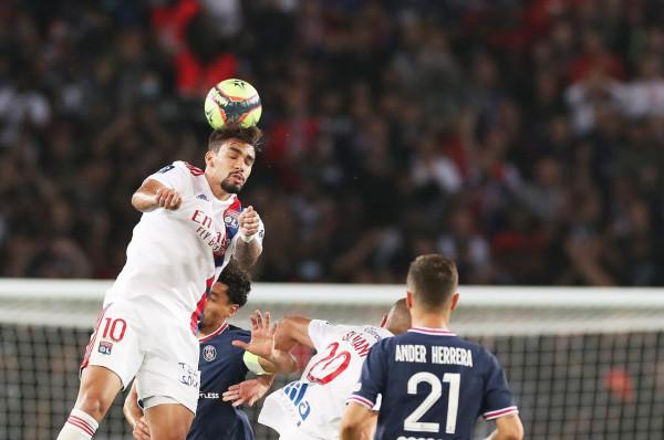 足球——法甲：巴黎聖日耳曼勝里昂