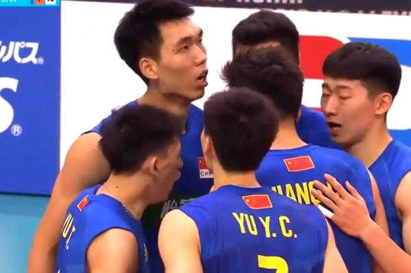 解氣!中國隊3-1日本隊,贏下生死戰,衝擊4強,全隊衝入場內慶祝 解氣!中國隊3-1日本隊,贏下生死戰,衝擊4強,全隊衝入場內慶祝