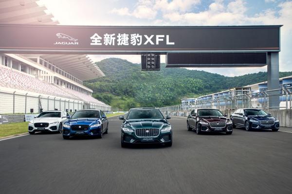 開著一臺豪華中大型轎車上賽道，我直呼“刺激”