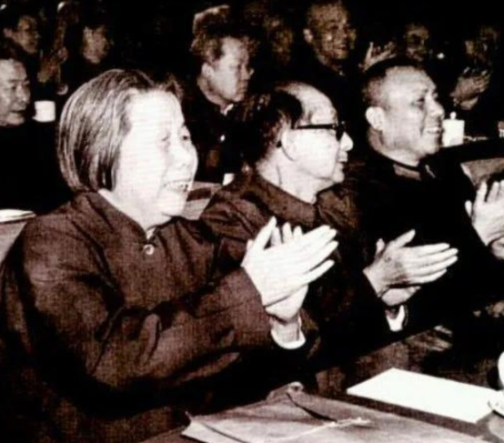 周恩來逝世後，鄧穎超收到一封神秘來信，8年後才見到寫信之人