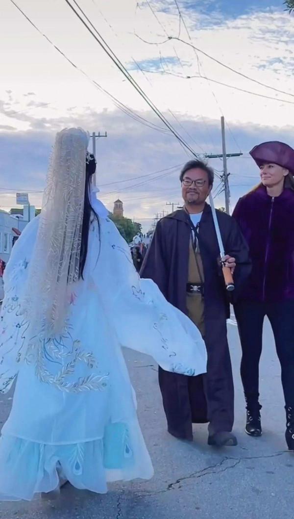 別人是小鬼你是仙！中國留學生打扮成“觀音娘娘”，驚豔了外國人