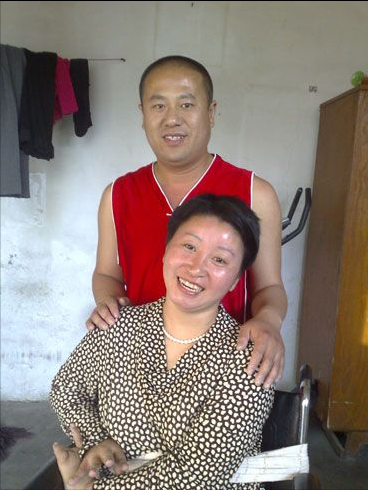 山東小夥用情歌“喚醒”植物人妻子：女人最好的一生就是找對男人