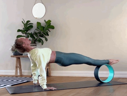 被譽為輔具神器的-瑜伽輪,你會用嗎?(附練習序列) 被譽為輔具神器的-瑜伽輪,你會用嗎?(附練習序列)